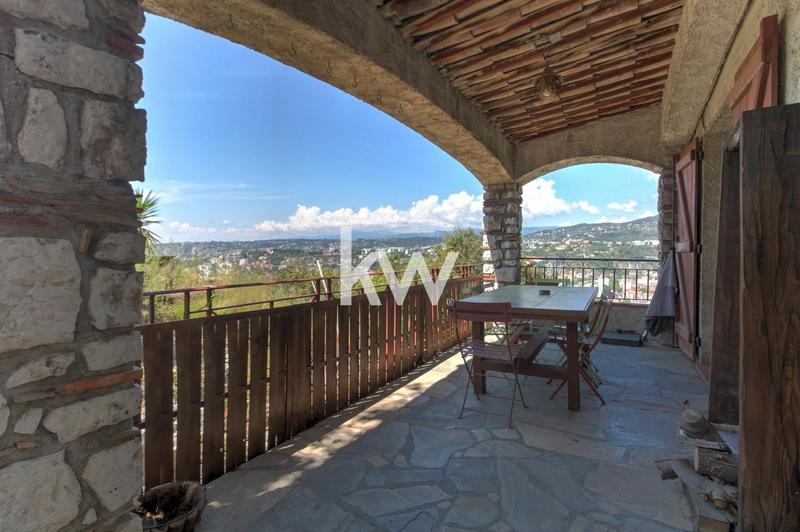 Maison - 213 m² - 10 pièces