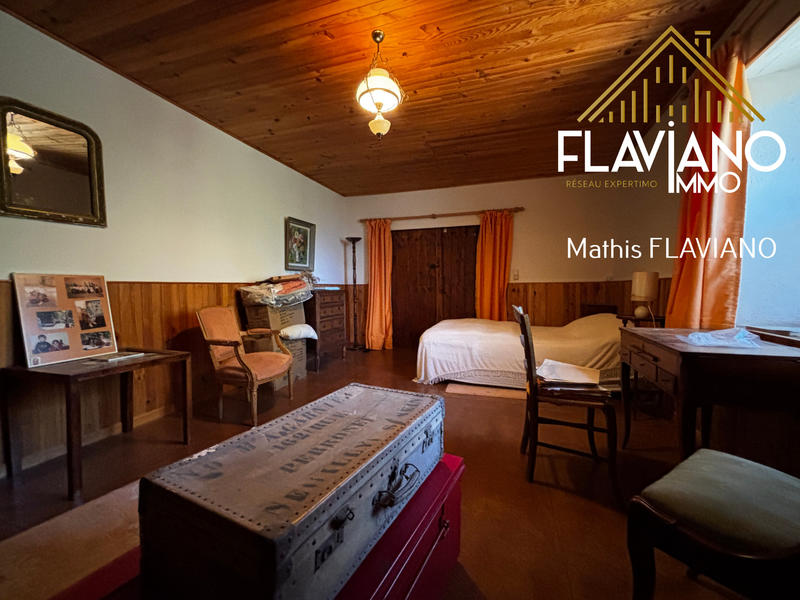 Maison - 804 m² - 12 pièces