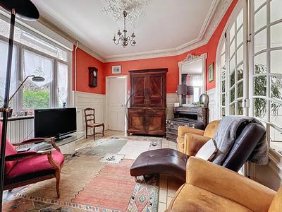 Maison - 280 m² - 9 pièces