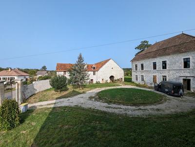 Château - 1 400 m² - 23 pièces