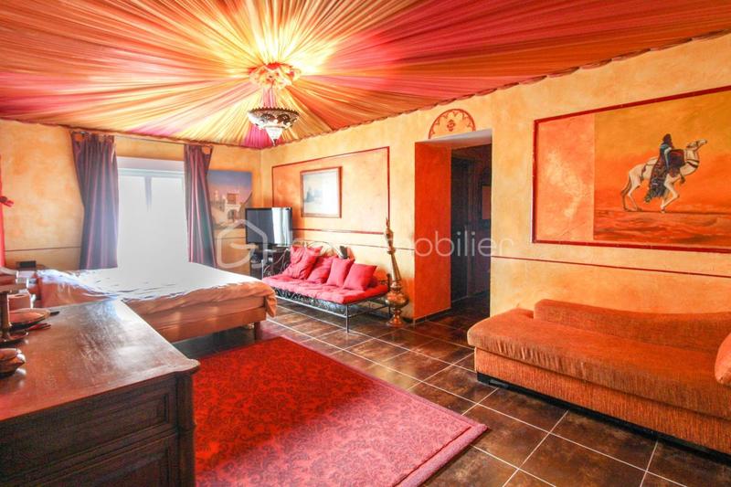 Maison en pierre - 529 m² - 9 pièces