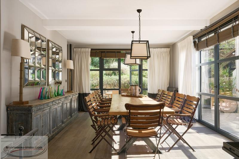 Maison - 700 m² - 10 pièces