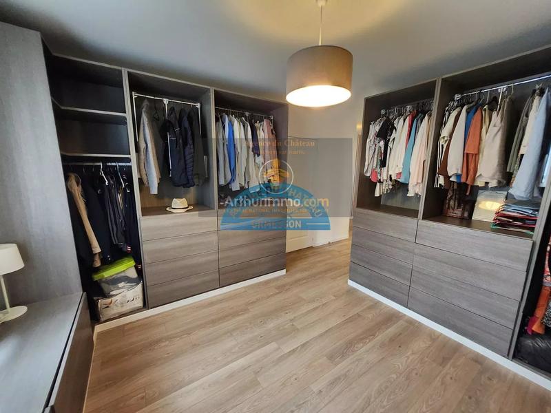 Maison - 240 m² - 9 pièces