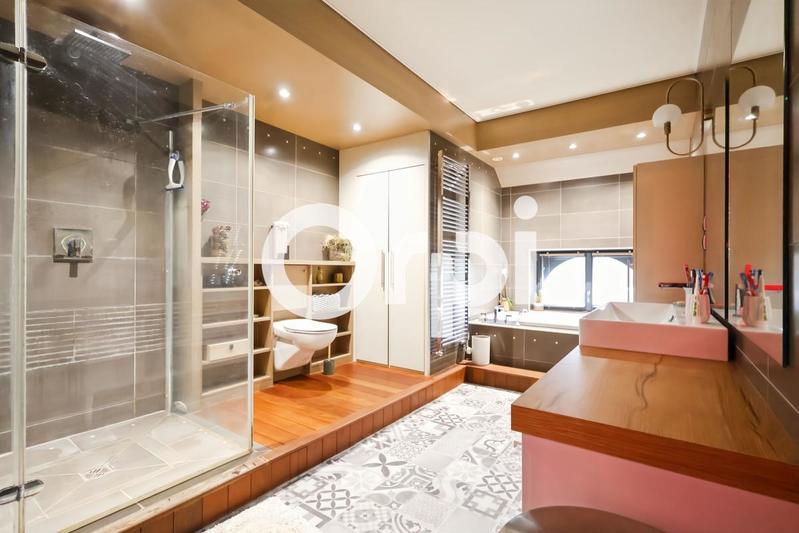 Maison - 243 m² - 5 pièces