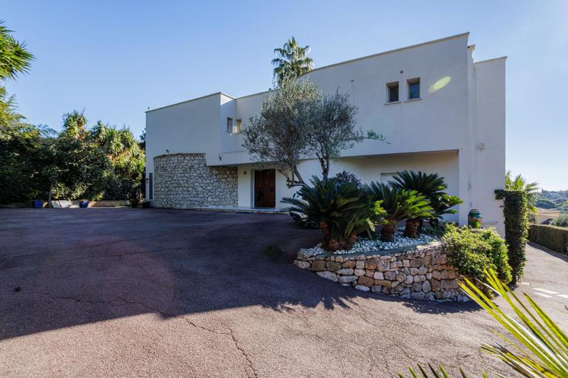 Maison - 230 m² - 5 pièces