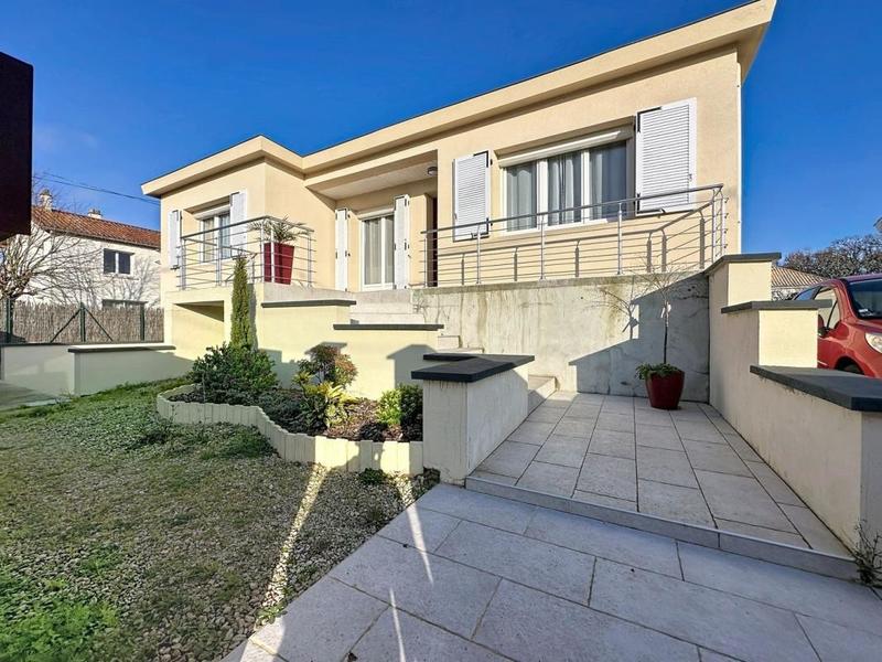 Maison - 205 m² - 6 pièces