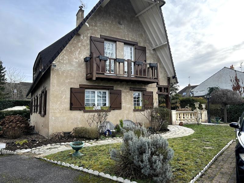 Maison - 180 m² - 6 pièces