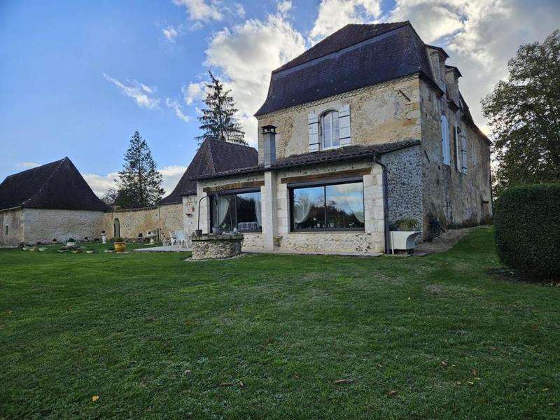 Maison - 350 m² - 10 pièces