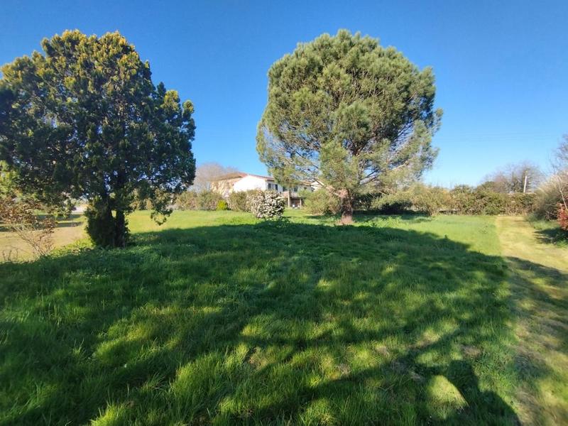 Terrain constructible - 1 002 m²