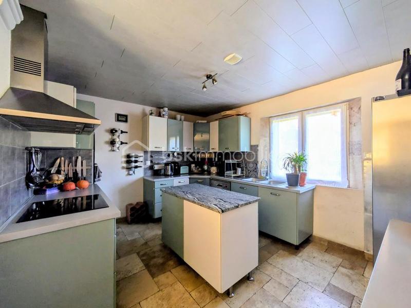 Maison - 196 m² - 8 pièces