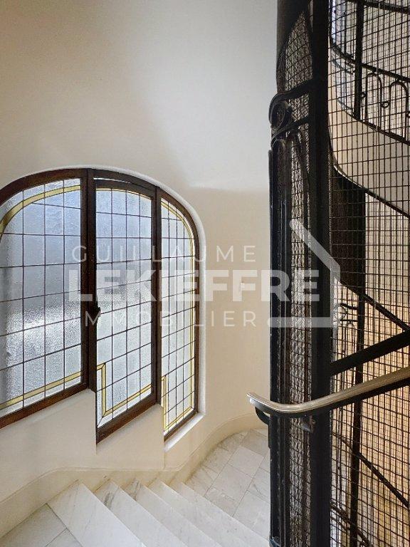 Appartement - 208 m² - 6 pièces