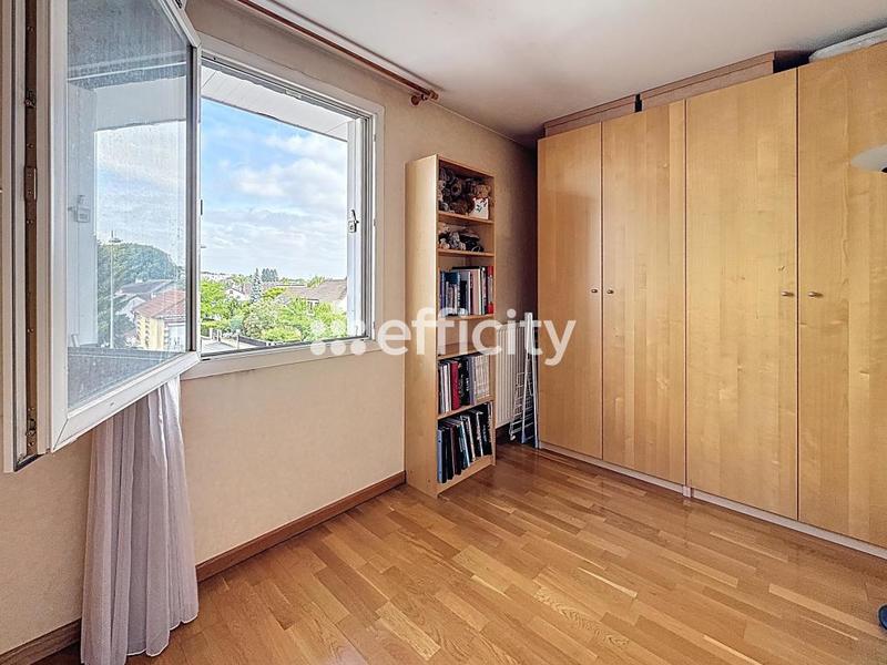Appartement - 90 m² - 5 pièces