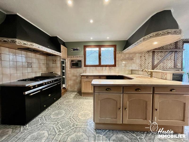 Maison - 218 m² - 8 pièces