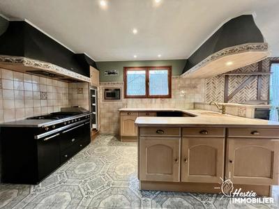 Maison - 218 m² - 8 pièces