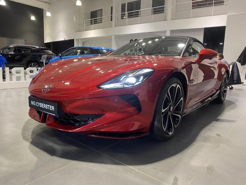 Mg cyberster 77kwh - 375 kw 4wd