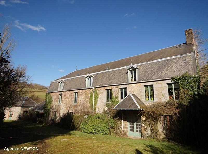 Maison - 336 m² - 15 pièces