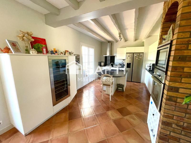 Maison - 230 m² - 10 pièces