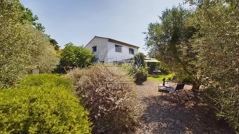 Maison - 1 100 m² - 4 pièces