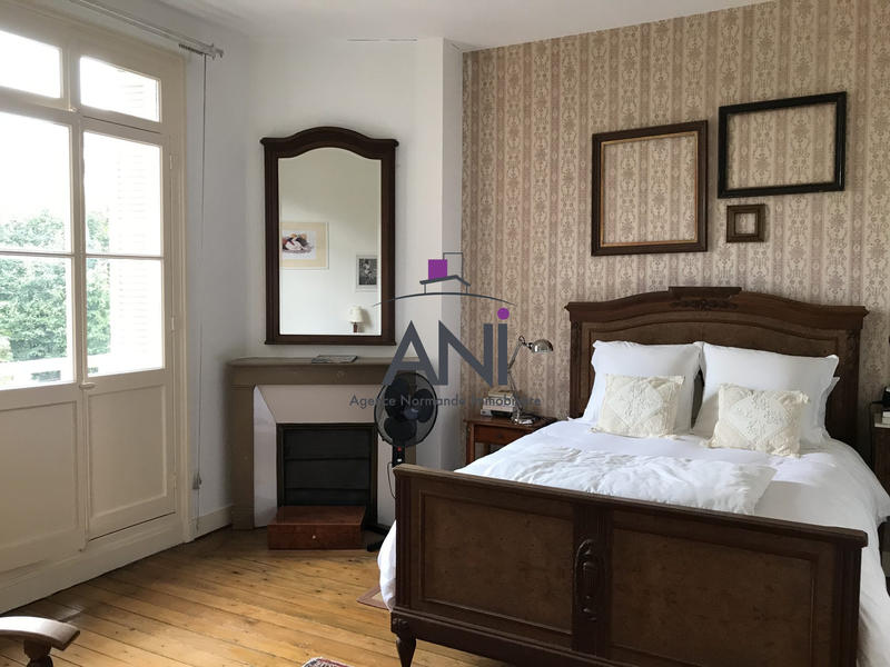 Maison - 303 m² - 12 pièces