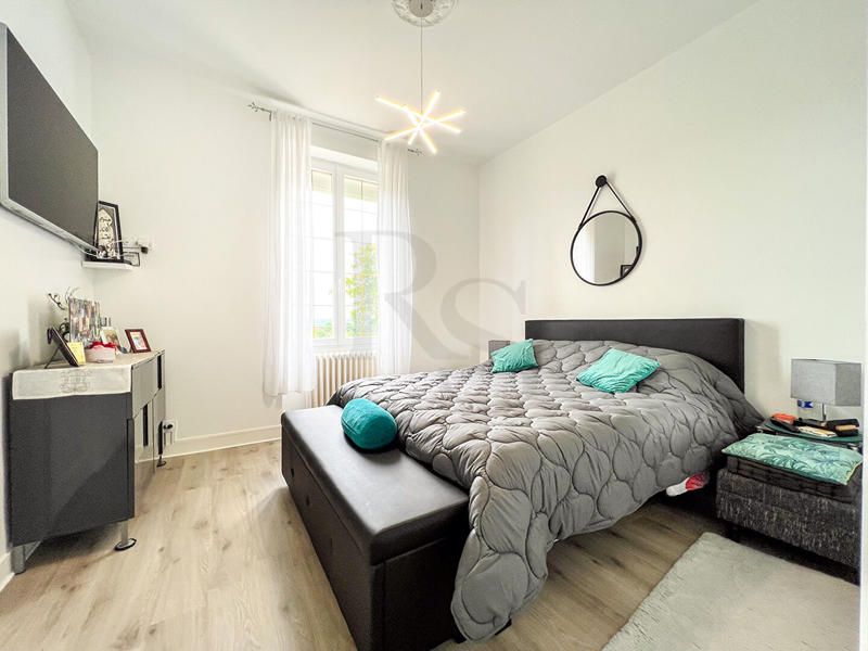 Maison - 215 m² - 8 pièces