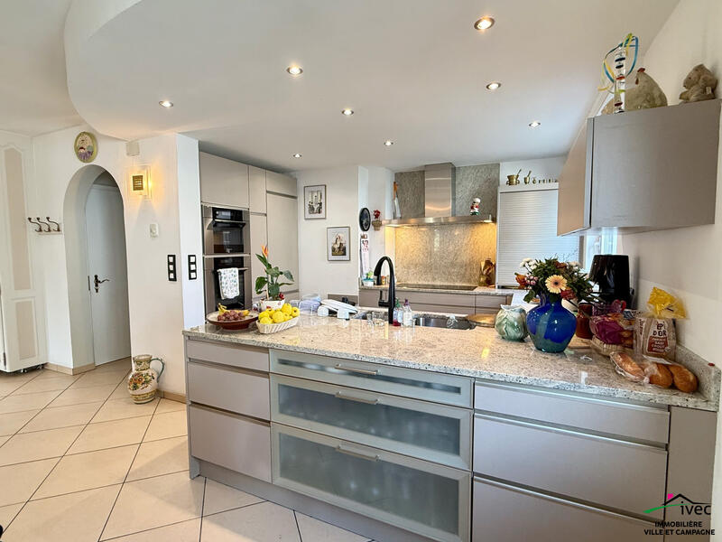 Maison - 213 m² - 7 pièces