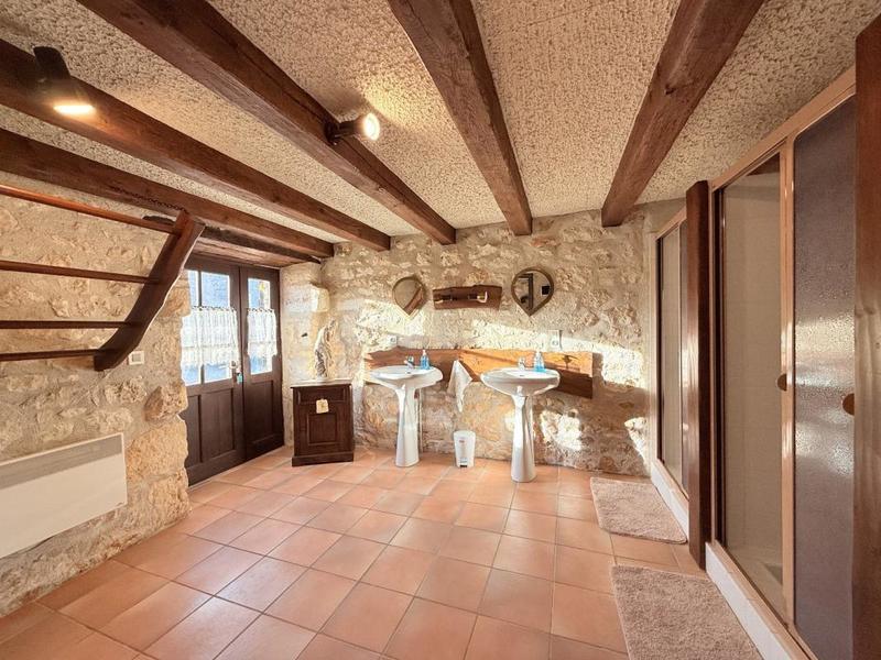 Maison - 250 m² - 6 pièces