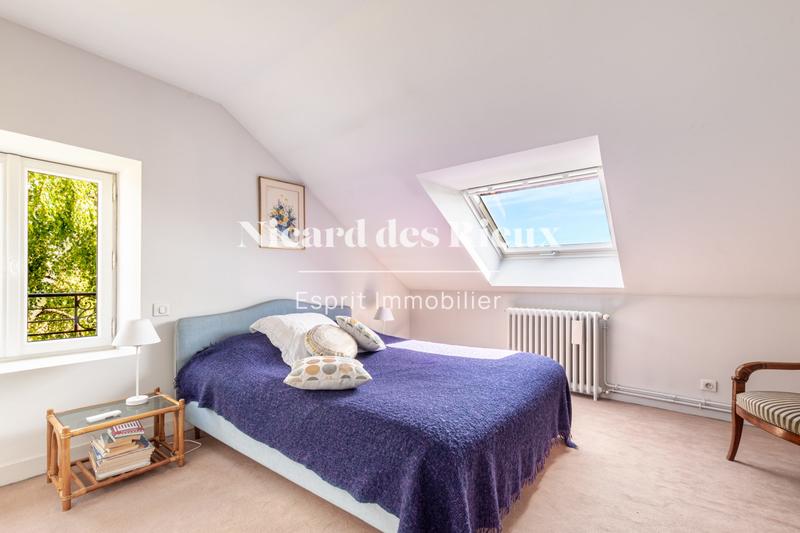 Maison - 210 m² - 8 pièces