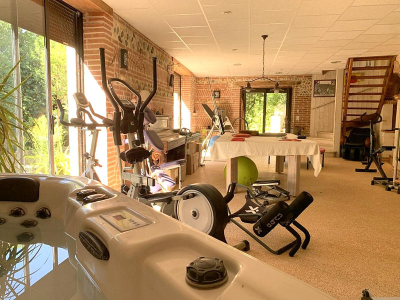 Maison - 420 m² - 18 pièces