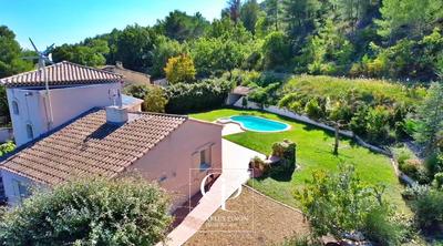 Villa - 289 m² - 9 pièces