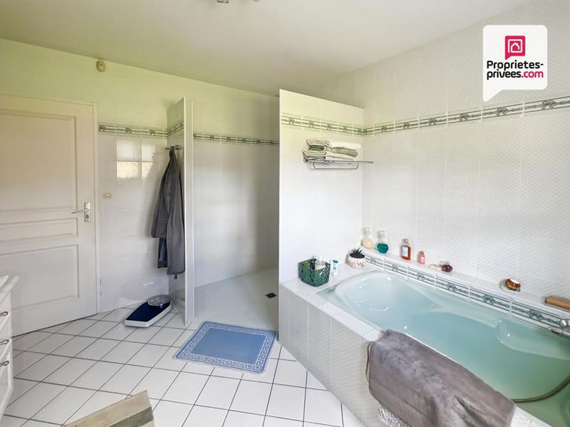 Maison - 221 m² - 8 pièces