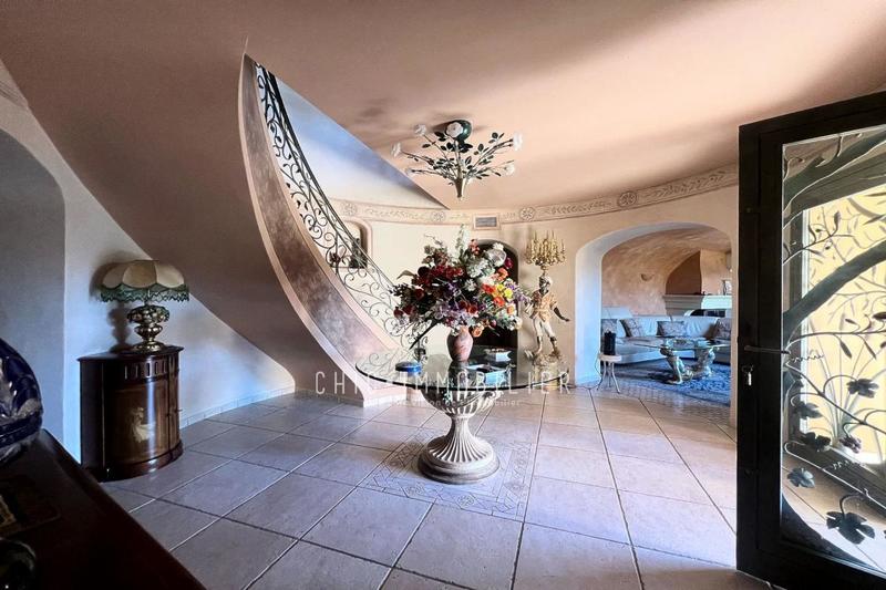 Maison - 208 m² - 6 pièces