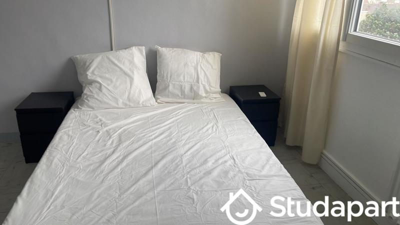 Chambre - 11 m² - 1 pièce