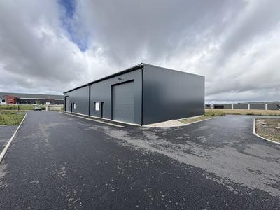 Local d'activités - 240 m²