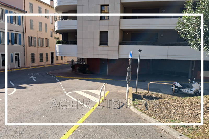 Parking / Garage - 19 m²