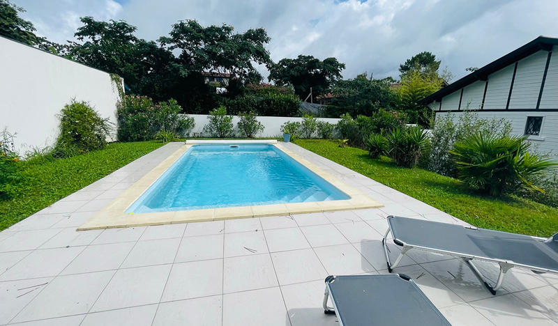 Maison - 250 m² - 7 pièces