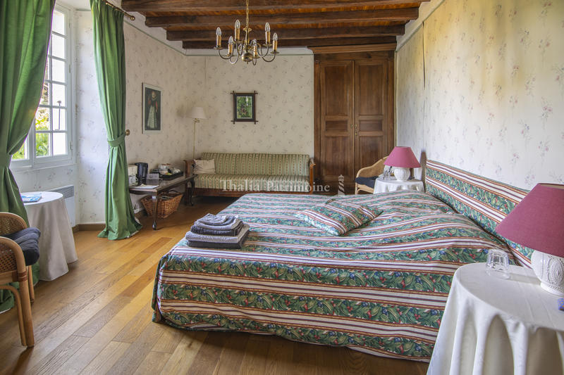 Maison - 372 m² - 13 pièces