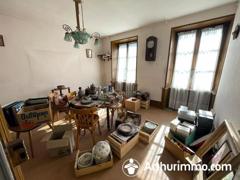 Maison - 182 m² - 9 pièces