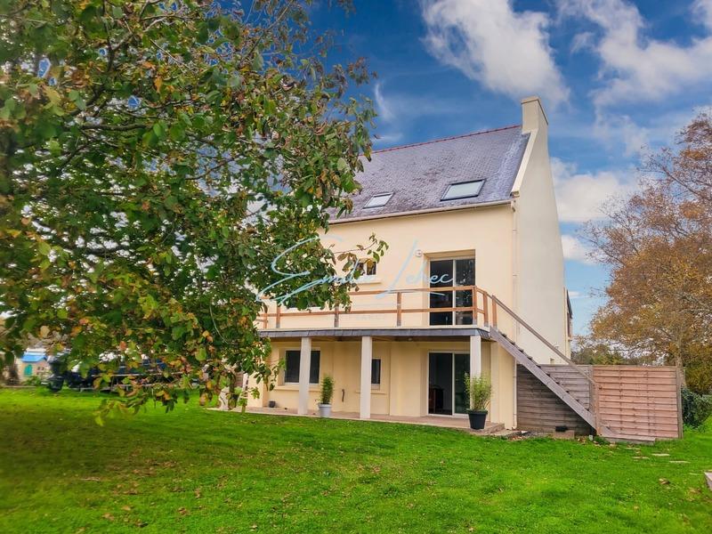 Maison - 180 m² - 8 pièces