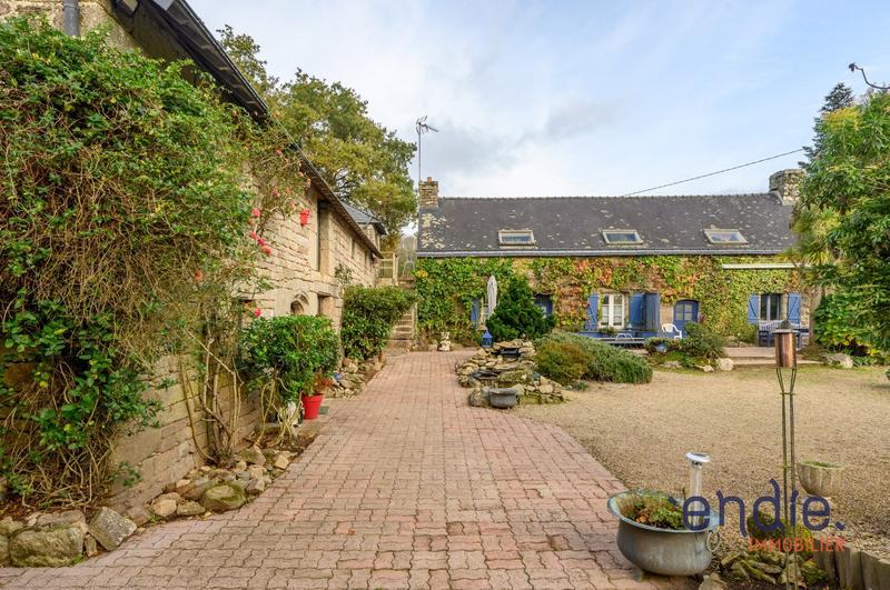 Maison - 352 m² - 13 pièces