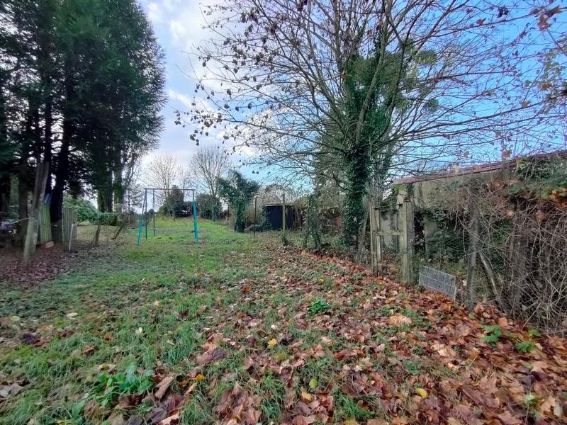 Terrain constructible - 857 m²