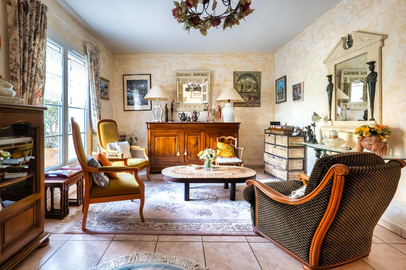 Maison - 250 m² - 8 pièces