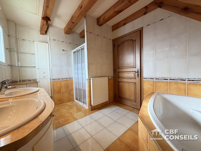 Maison - 180 m² - 6 pièces