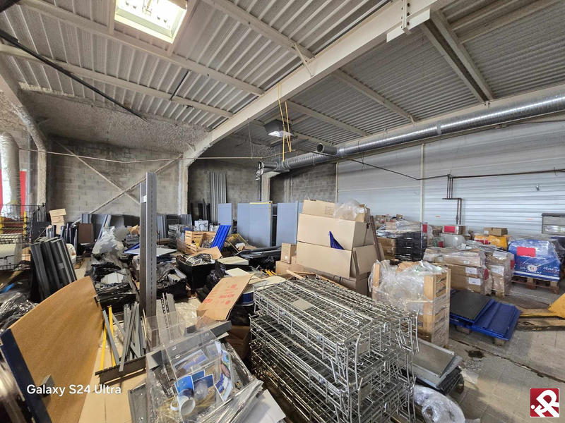 Magasins - 654 m²