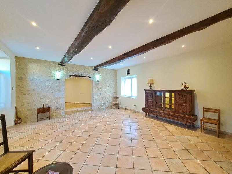 Maison - 265 m² - 7 pièces