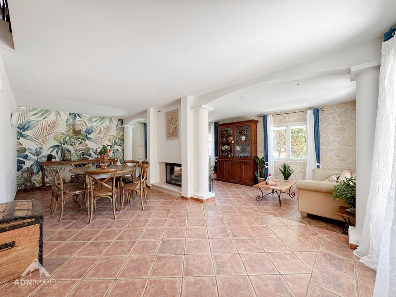 Maison - 212 m² - 5 pièces