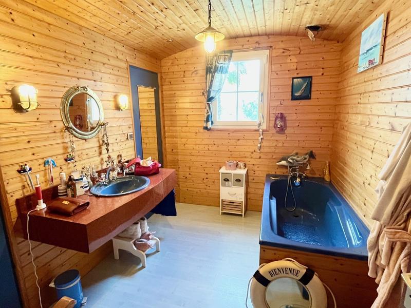 Maison - 216 m² - 6 pièces