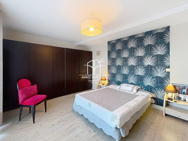 Villa - 219 m² - 8 pièces