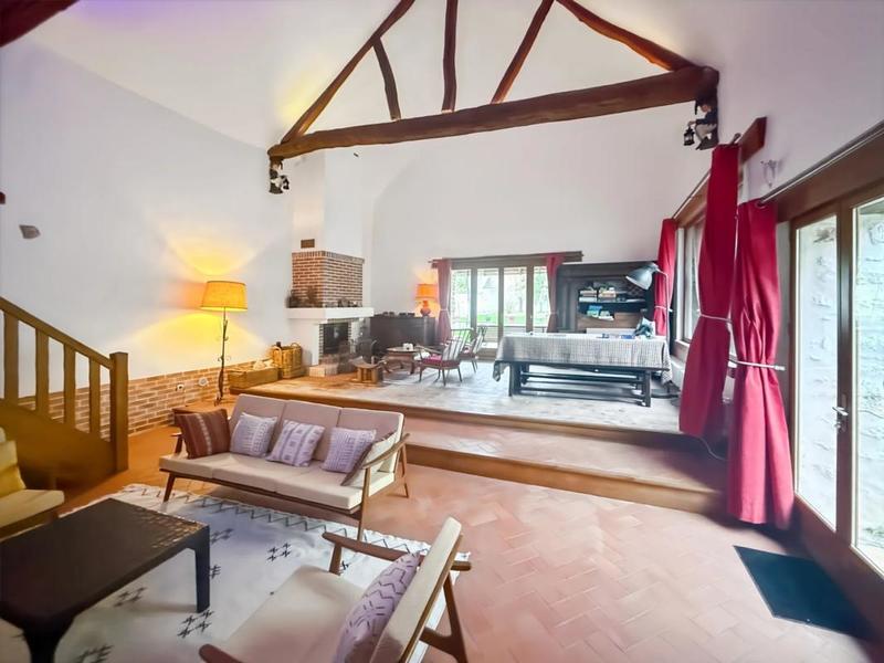 Maison - 240 m² - 9 pièces