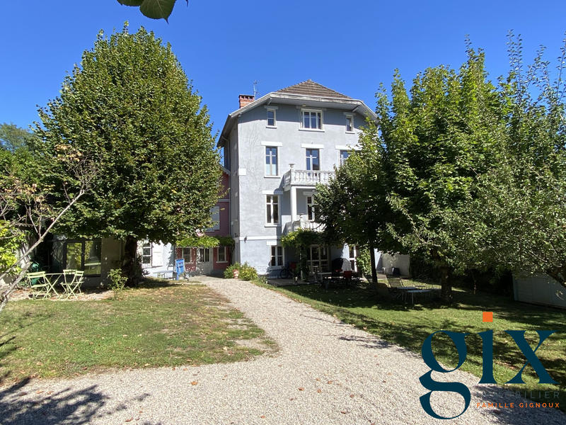 Maison - 266 m² - 8 pièces