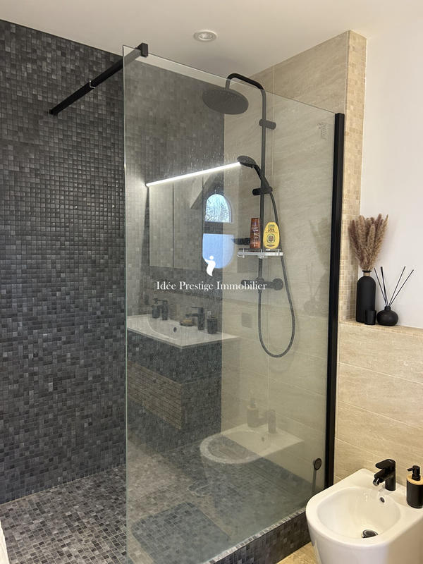 Maison - 443 m² - 12 pièces